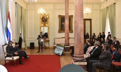 Entrega de adjudicaciones para kits escolares, con el ministro de Educación, Eduardo Petta y la presencia del Presidente Mario Abdo Benítez.