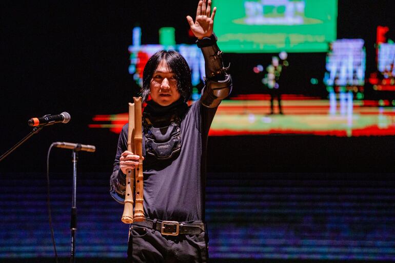 Yosuke deleitó al público con melodías japonesas antiguas y una interesante combinación con los ritmos actuales.