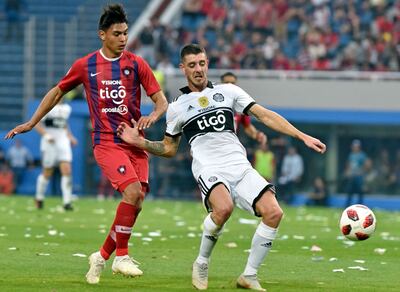 Dos laterales se encuentran en un mano a mano, Santiago Arzamendia, de Cerro, y Alejandro Silva, de Olimpia.