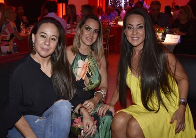 Carolina Serrati de Irún, Romina Pérez de De Gásperi y María Serrati.