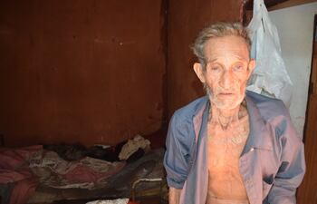 Don Juan de la Cruz, en la casa donde vive.