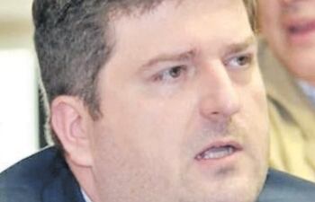 Senador Patrick Kemper (Hagamos), presidente de la Comisión de Economía, Cooperativismo, Desarrollo e Integración Económica.