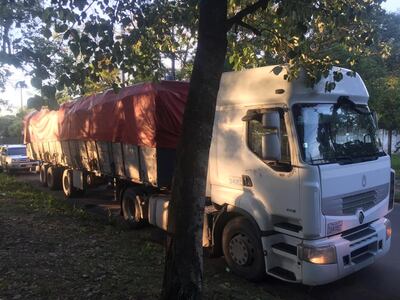 El camión con chapa boliviana quedó retenido en el depósito Gical de Roque Alonso.