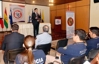 adrian-acosta-jefe-regional-de-interpol-ayer-en-delitos-economicos-en-una-capacitacion-205142000000-1734027.jpg