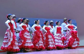 vistosos-trajes-de-la-danza-folclorica-paraguaya-lucieron-los-integrantes-del-ballet-de-la-academia-marisol-valdez--202516000000-1422067.jpg