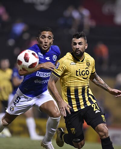 Un duelo particular sostuvieron Nicolás Maná, de Guaraní, y Facundo Cobos, lateral solense de buen nivel.