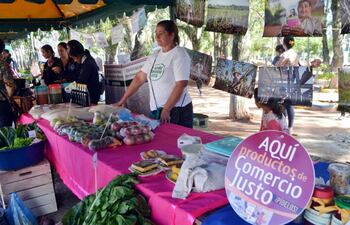 con-una-feria-agro-ecologica-y-artesanal-festejaron-ayer-en-arroyos-y-esteros-el-dia-del-comercio-justo--210127000000-1711167.jpg