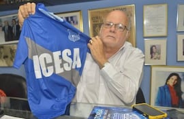 Omar Quintana con la camiseta de su amado Emelec.