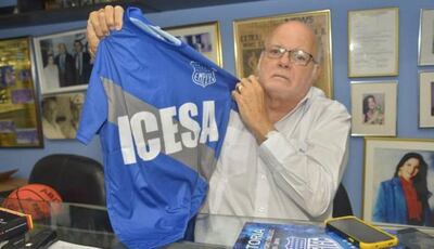Omar Quintana con la camiseta de su amado Emelec.