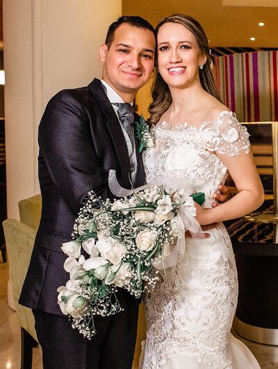 Miguel Vera y Natalia Centurión se casaron en el Obispado Castrense. Luego, ofrecieron una fiesta en Vanité, Paseo Carmelitas.