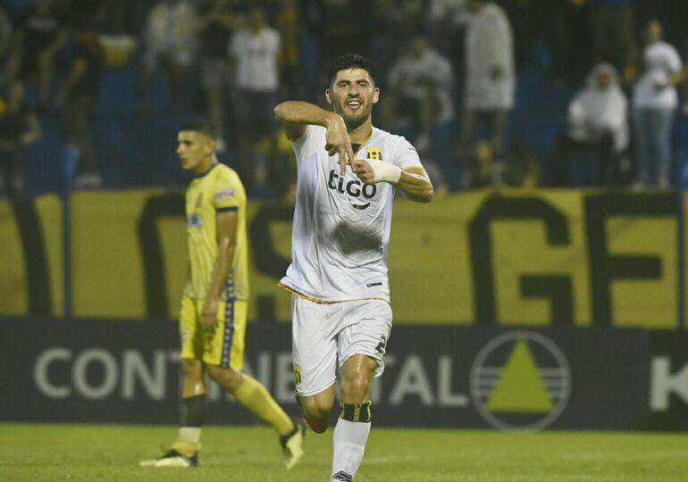 El joven Florentín anotó el tercero y así lo festejó.