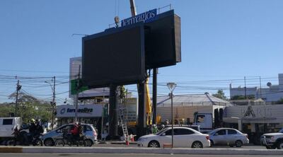 Según los ediles, la gestión de Mario Ferreiro fue negativa. Se descubrió, por ejemplo, que de 42.000 carteles en Asunción, solo 1.200 tributan, lo que muestra una mala fiscalización.