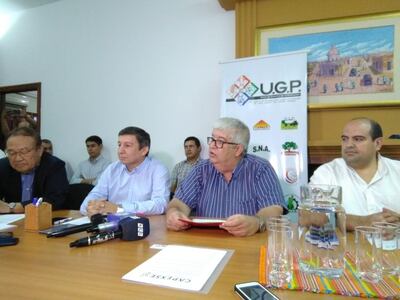 El presidente de Capexse, Pericles Valinotti, con la directiva del gremio, en la UGP.