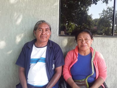 La pareja de indígenas de la comunidad "Ñande Yby Pave" del distrito de Horqueta.