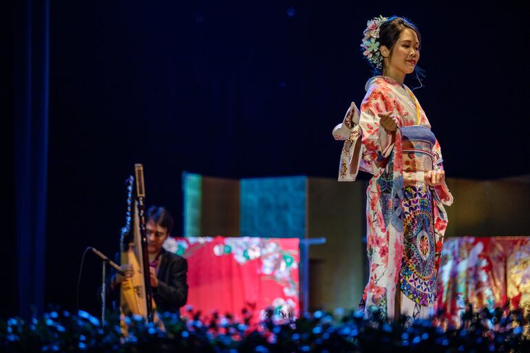 Belleza y elegancia mostraron las modelos en pasarela. En su mayoría son paraguayas descendientes de japoneses.