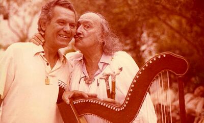 Digno García junto con su amigo Salvador Dalí. El arpista luqueño recorrió el mundo ganándose el aprecio de grandes artistas.