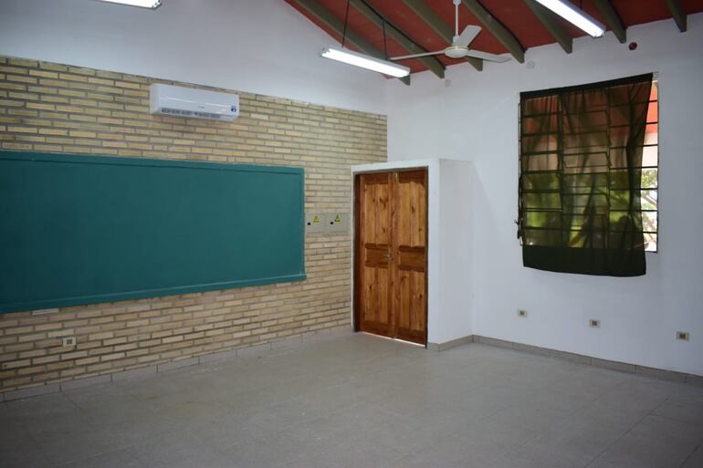 Aspecto del aula habilitada en una de las escuelas del departamento de Concepción.