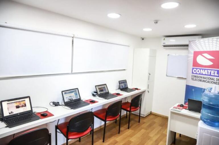 El Telecentro de la Conatel cuenta con equipos inform&aacute;ticos para los estudiantes.