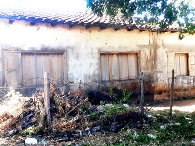 En la Escuela Andrés Rodríguez urge una refacción total del techo, las paredes y la parte eléctrica.