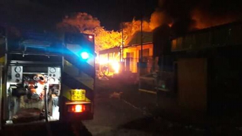 Incendio en predio de reciclaje de plásticos en Capiatá.