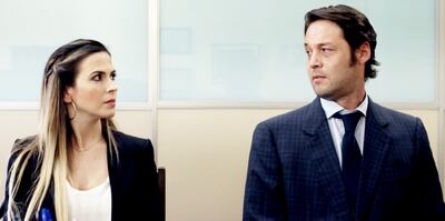 Paola Maltese y Rafael Alfaro se encuentran en el juzgado, en una escena de la película “Orsai”, que se estrena hoy.