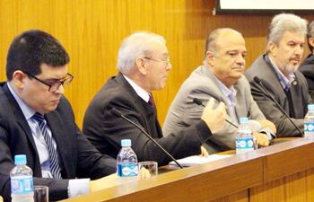 martin-baez-luis-gonzalez-arias-gustavo-volpe-y-enrique-duarte-ayer-en-la-uip--214252000000-1839675.jpg