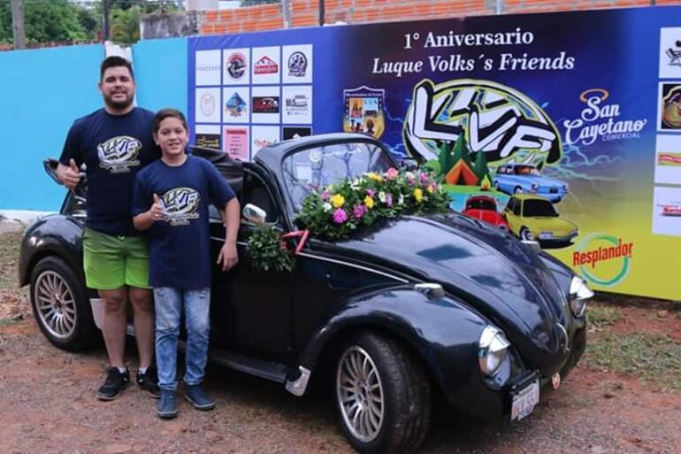 Exitosa exposición de autos antiguos a favor de Bomberos Voluntarios