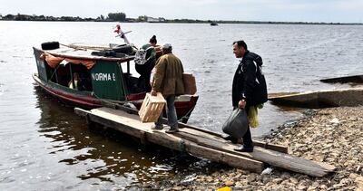 El paso de personas del Puerto de Asunción a Chaco’i es el único  que se hace con  lanchas en la zona.