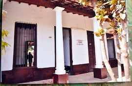 fachada-de-la-casa-colonial-que-estaba-en-el-casco-historico-de-piribebuy-fue-demolida-en-un-dia-por-obreros-al-servicio-del-clan-gonzalez-para-que-220036000000-1150182.jpg