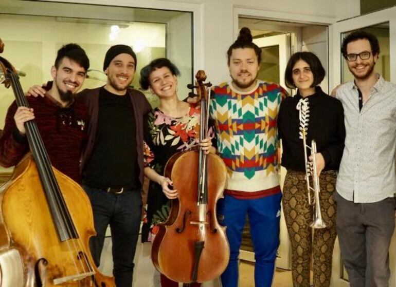 El sexteto que conformó Jessica Estigarribia para el proyecto de grabación de su disco.