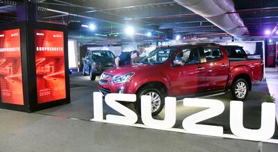 En la  D-Max 2020 destaca su parrilla cromada frontal y sus llantas de aluminio aleación de 18”.