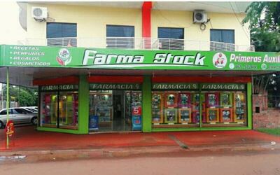 La farmacia asaltada por los malvivientes.