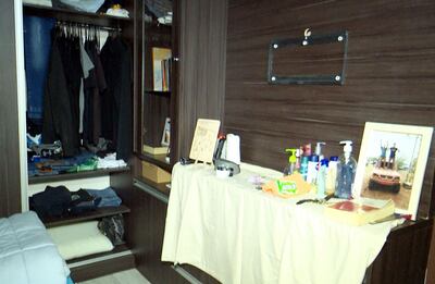 La “celda” de Cucho Cabaña es la más lujosa. Tiene un fino placar para clasificar sus costosas ropas.