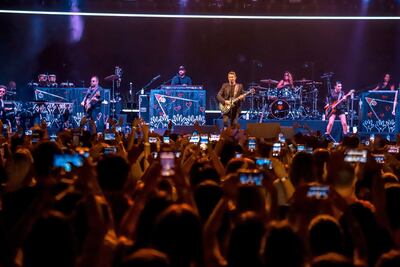 Un despliegue musical y visual monumental fue lo que trajo esta vez Alejandro Sanz a su regreso a Paraguay. El músico siempre sorprende con cada nueva propuesta que genera.