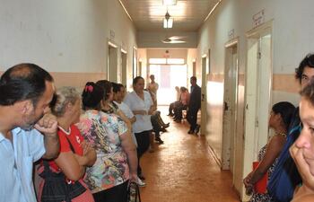 en-el-hospital-de-la-fundacion-tesi-de-ciudad-del-este-hay-aglomeracion-de-pacientes-con-cuadros-gripales-autoridades-sanitarias-instan-a-vacunarse-193729000000-1099874.jpg