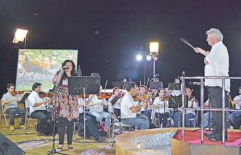 el-maestro-luis-szaran-cuando-dirigia-la-orquesta-el-sabado--13504000000-1406800.jpg