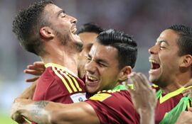 el-jugador-de-venezuela-mikel-villanueva-i-festeja-luego-de-anotar-contra-peru-15112000000-1442279.JPG