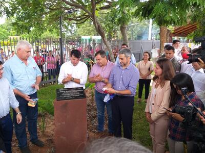 El presidente de la República se muestra reticente a responder ante las críticas, y se limita a decir que "las acepta".