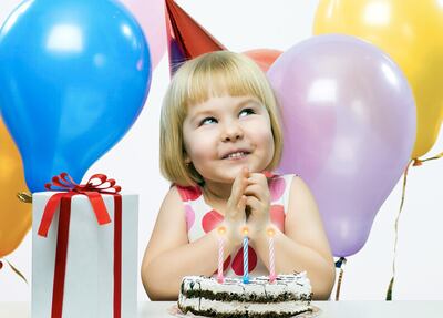 En este momento donde quedarnos en casa es lo mejor que podemos hacer por el bien propio y de los demás, podemos seguir festejando, pero sin aglomerarnos.