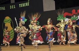 cuadros-de-danzas-de-distintos-paises-del-mundo-se-veran-en-el-escenario-del-polideportivo-municipal-de-itakyry-donde-se-desarrolla-el-festival-del-t-194829000000-1300360.jpg