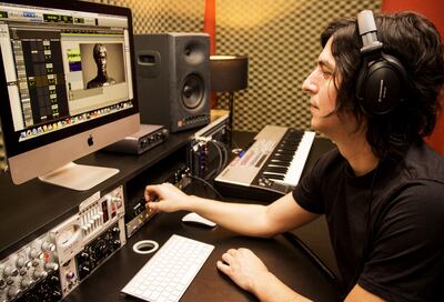 Desde su estudio, Fran Villalba compartirá a través de un vivo en Facebook una nueva composición denominada “Regresión”. Será el sábado a las 19:00.