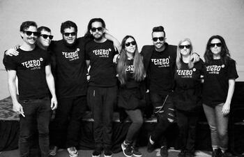 integrantes-de-la-compania-argentina-teatro-ciego-que-este-fin-de-semana-presentaron-un-viaje-a-ciegas-en-la-manzana-de-la-rivera--192303000000-1701276.jpg