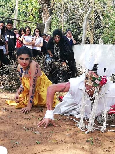 Artistas de diferentes partes del país formaron parte del corredor cultural “Tejer la escena”, que tuvo lugar en la ciudad de Itauguá. La actividad fue llevada a cabo por el grupo de Arte teatro Rupave Sypave. El objetivo es incentivar la innovación aceptando las diferentes teatralidades.