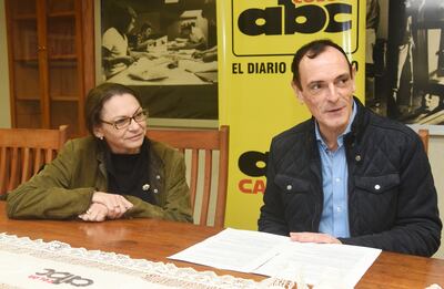 La embajadora de Francia Sophie Aubert y el director de la Alianza Francesa Dominique Scobry informaron acerca de las actividades que se realizarán durante el “Mes de Francia”.
