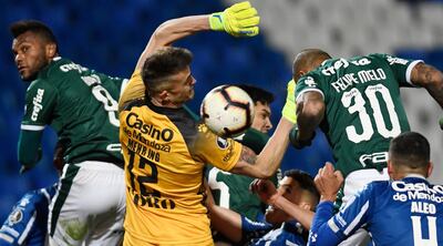 Felipe Melo, delantero del Palmeiras, en la anotación del descuento parcial ante Godoy Cruz.