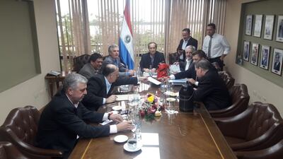 Miembros de la Comisión Bicameral que investiga el caso del acta entreguista firmado por el gobierno, presentes en la reunión de hoy.