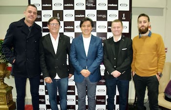 directivos-de-lucky-import-sa-y-calzados-beira-rio-celebraron-la-apertura-en-cde--211207000000-1722307.jpg