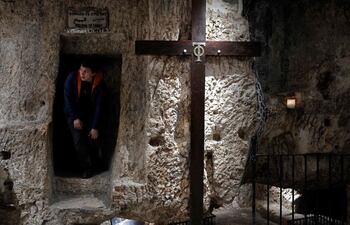 un-turista-visita-la-prision-de-cristo-en-jerusalen-afp-202742000000-1802842.jpg