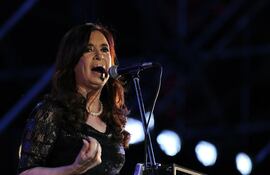 la-presidenta-argentina-cristina-fernandez-reclamo-el-domingo-en-un-festival-oficialista-que-la-justicia-tiene-que-ser-independiente-de-la-polit-214245000000-493088.jpg