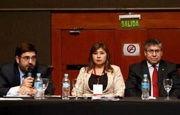 mariano-lamonthe-maria-a-vargas-jose-coto-y-alfredo-antia-en-panel-sobre-el-rol-estrategico-de-la-industria-farmaceutica-ayer-en-el-foro-del-sec-230909000000-1587130.jpg